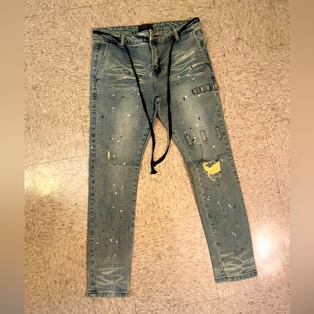 Authentic 💯 THRT jeans